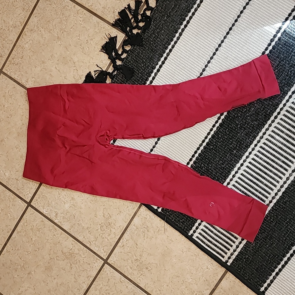 Lululemon athletica compression capri leggings size 6/8 hot pink color